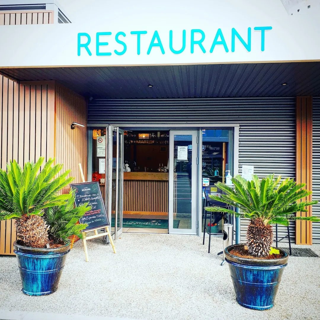 Les Singes Gourmands